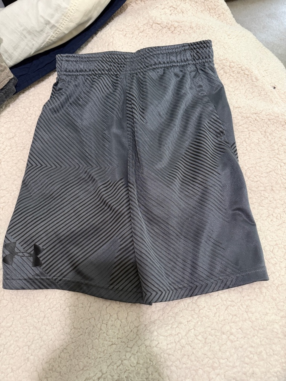 Under Armour Boys Black Charcoal Patterned Athletic Shorts